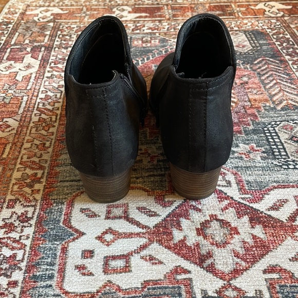 [Fergie] Black Booties - Picture 4 of 7